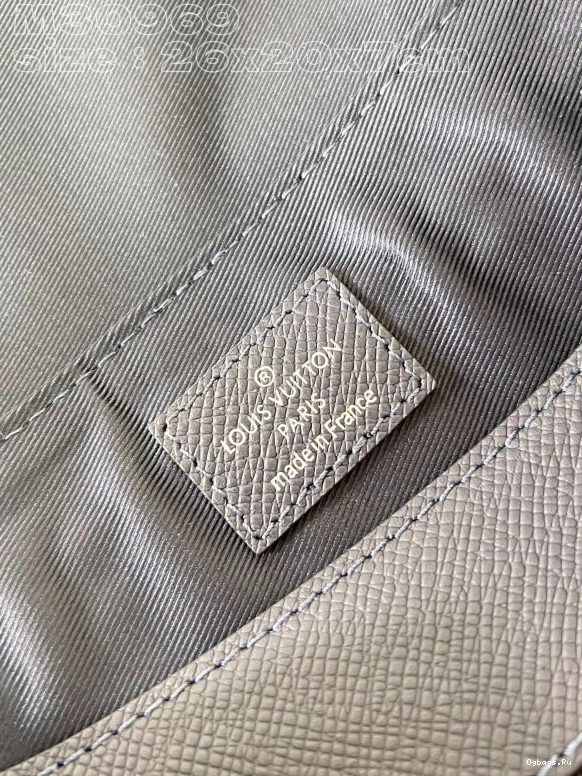 LOUIS PM DISTRICT VUITTON 0311